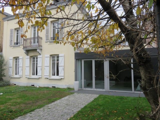 VENDU 7 LE HAVRE Saint Vincent - à deux pas de la plage et du centre ville - maison de caractère  5 chambres, garage, jardin stationnements.